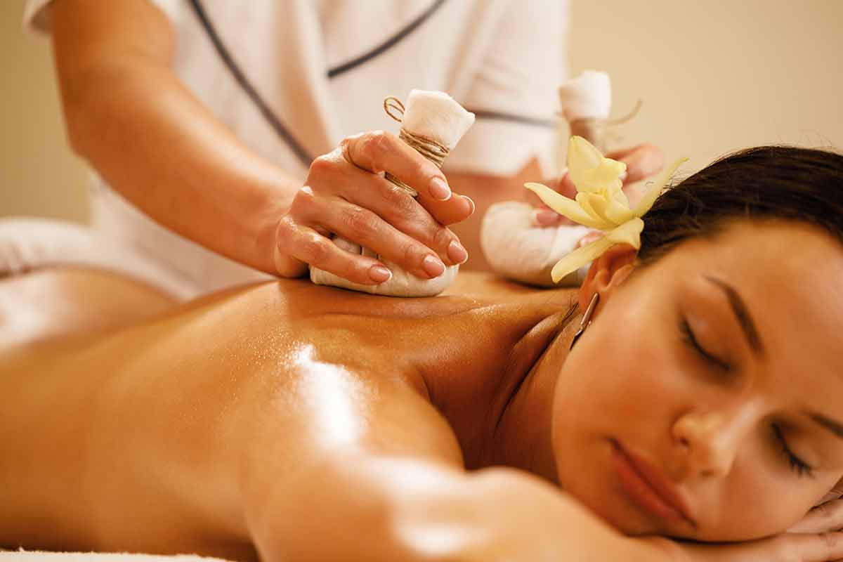 Lomi Lomi Gold Massage